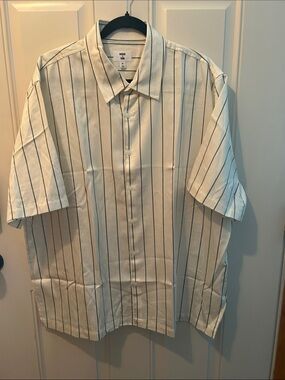 Mode of One White Short-Sleeve Button-Down Shirt with Gray Pinstripes XL NWT